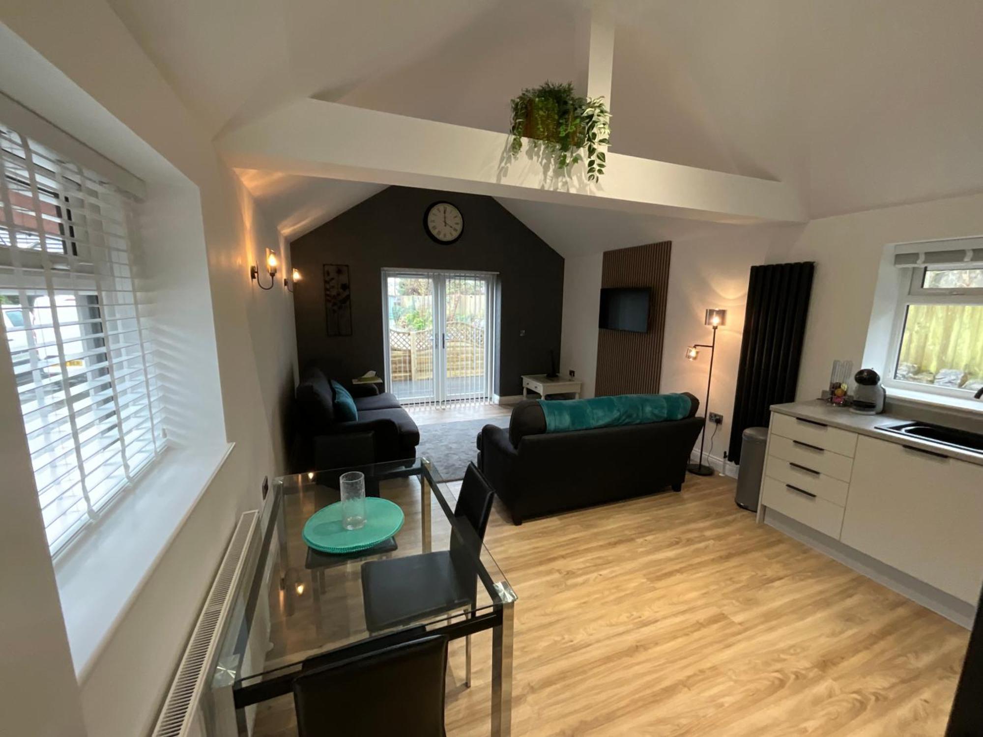 The Court Yard Apartment Cheddar Bagian luar foto